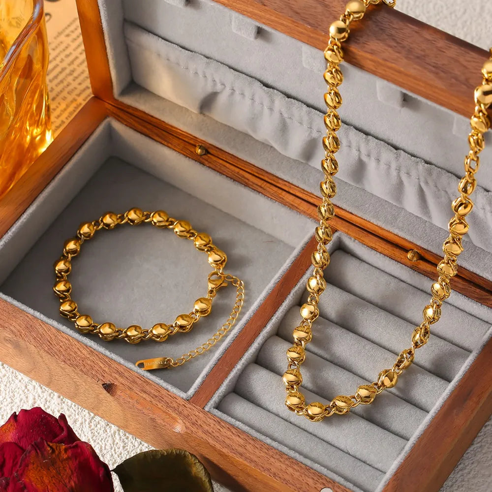 Beaded Necklace: Timeless Elegance and Refinement